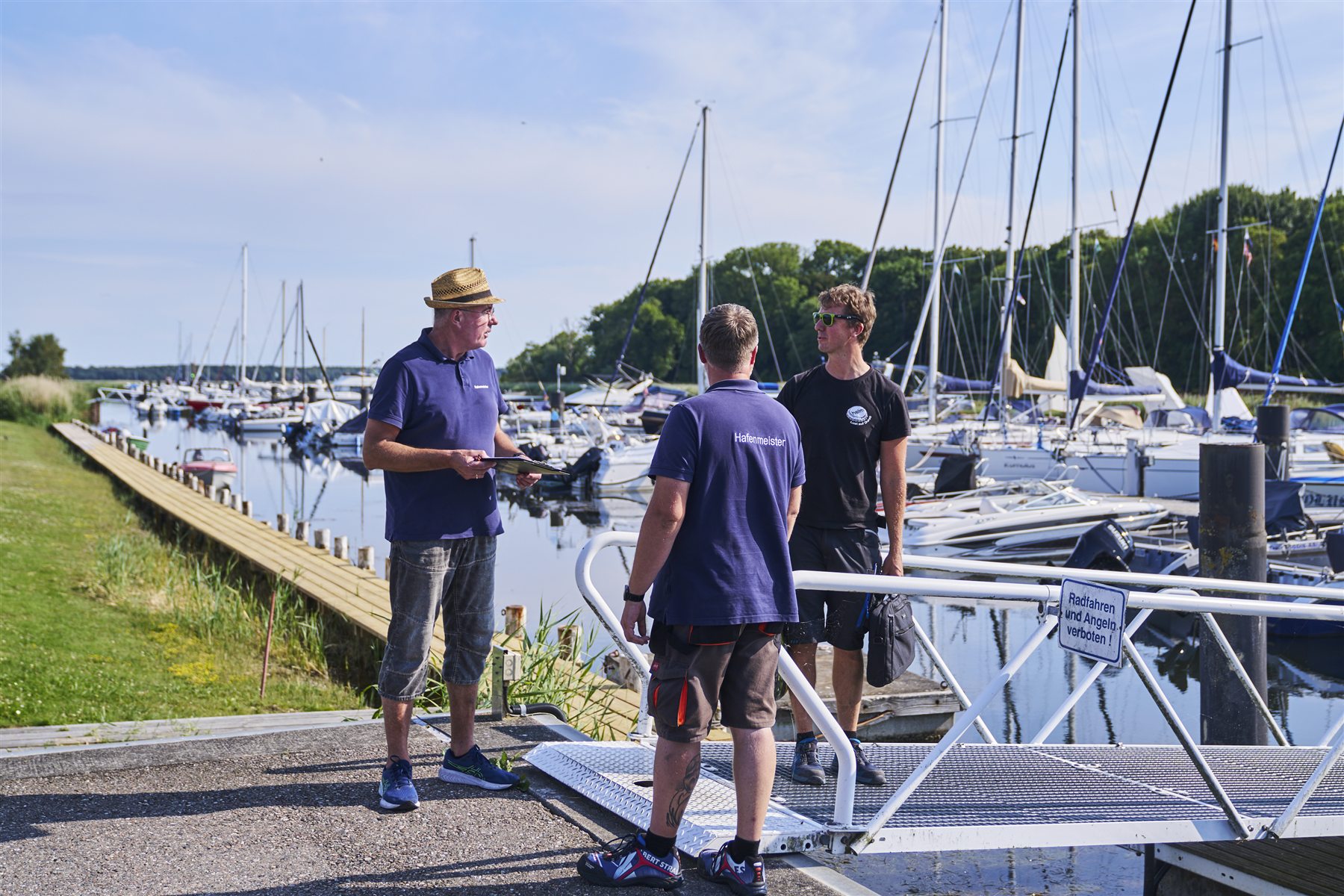 Hafenmeister im Yachthafen Schaprode